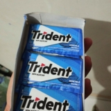 VAI MASTIGAR POR UM BOM TEMPO Chiclete Trident Hortelã Sem Açúcar Caixa com 21 u…