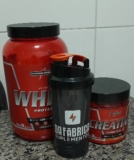 KIT PRA MAROMBAR! Kit Nutri Whey Pote Morango 900g + Creatina CarboFuel 300g + C…