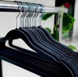 PINDURA ESSA ROUPA PA NUM AMASSA Vittak Kit 50 Cabides Veludo De Roupa Antidesli…