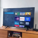 COOOORRE QUE ESSA TA NAS ULTIMAS UNIDADES Smart TV LED AOC 40″ Full HD Roku DE 1…