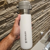PRA TU BEBERES AGUA GELADINHA Garrafa Térmica Quick Flip Stanley 710ml Go Bottle…