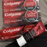 DEIXAR OS DENTIN BRANQUIN Creme Dental Clareador Colgate Luminous White Carvão A…