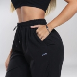 RESPIRÁVEL PRA ELAS Calça Respirável Esportiva Slim DE 88 | POR 44 https://merca…