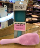 DIZ QUE ESSA PENTEIA O CABELO PRA VC Escova Wet Detangler Naturally Tangle Teeze…