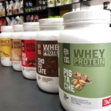 PROTEINA QUE AMAMOS 100% Whey Protein Concentrado 900g 3VS Nutrition DE 199 | PO…