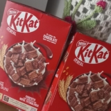 DE KIT KAT É DIFERENCIADO Cereal Matinal Chocolate Kitkat Caixa 210g POR 11 http…