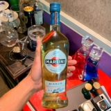 TA, JÁ PODE NÉ?  Vermute Martini Bianco 750ml DE 42 | POR 37,77 https://amzn.to/…