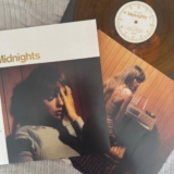 PARA OS SWIFTIES Midnights [Mahogany Edition LP] DE 267 | POR 193 em 6x https://…