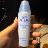 UM DOS MELHORES DO MERCADO SKIN AQUA Super Moisture Milk 40g – Protetor Solar Fa…