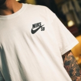PRA TU SAIR TRAJADO Camiseta Nike SB DE 149 | POR 84,64 no Pix CUPOM: MODACOMDEZ…