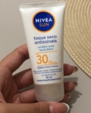 TEM QUE PASSAR PROTETOR SOLAR SIM NIVEA SUN Protetor Solar Facial Toque Seco Ant…