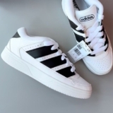 COMBINA COM TODOS SEUS LOOKS Tênis Adidas Turnaround DE 399 | POR 225 CUPOM: MOD…