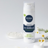 A BARBA FEITA PARA O DATE  NIVEA MEN Espuma de Barbear Sensitive 200mL POR 22,94…