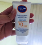 TEM QUE SE PROTEGER DO SOL NÉ NIVEA SUN Protetor Solar Facial Toque Seco Antissi…