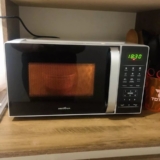COMIDA QUENTINHA EM QUALQUER HORÁRIO Micro-ondas Britânia De Bancada 20L – 127V …