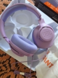 JBL É QUALIDADE, E PARCELADINHO  JBL Fone de Ouvido Com Fio Quantum 100M2 – Rosa…
