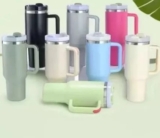 MANTENHA-SE HIDRATADOCopo Térmico Inox 1200ml – cor aleatória DE 46 | POR 36 RES…