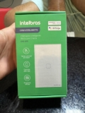 SÓ GRITAR A ALEXA QUE ELA LIGA ACENDE A LUZ Interruptor Intelbras Smart Wi-Fi To…