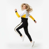 UMA HORA O FRIO VOLTA Conjunto Casaco e Calça Malha A PARTIR DE 64,99 https://s….