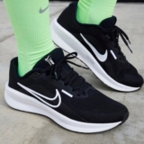 TREINAR COM O PÉ BONITO Tênis Nike Downshifter 13 DE 449 | POR 339,99 CUPOM: NAM…