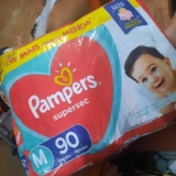 PROS NENIS, CONFORTO E PROTEÇÃO Fralda Pampers Supersequinha Tamanho M 90 Unidad…