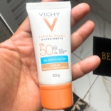PROTEÇÃO ESSENCIAL PARA O ROSTINHOO Protetor Solar Facial Vichy V Capital Soilei…