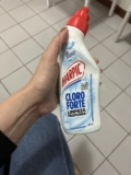PRA DAR AQUELE JEITO NO BANHEIRO Harpic Cloro Forte Desinfetante Sanitário Líqui…