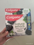 PRA FAMILIA TODAColgate Creme Dental Natural Extracts Carvão Ativado e menta 4 u…