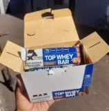 AQUI É A SALVAÇÃO DA DIETINHA Max Titanium Top Whey Bar 12 Unidades De 41G (Choc…