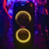 UM SONZÃO POCANDO Caixa de Som Amplificada Portátil com Bluetooth 1000W RMS DE 9…