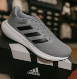 PISANTEZIN DE RESPONSATênis Adidas Response Runner DE 229 | POR 179,99 EM 2X htt…